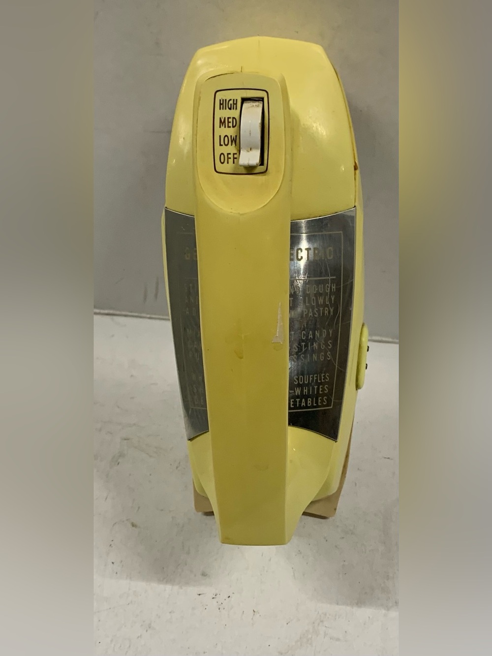 General Electric Mixette Yellow Handheld Mixer 100W 3-Speed 115V MPN 17M27